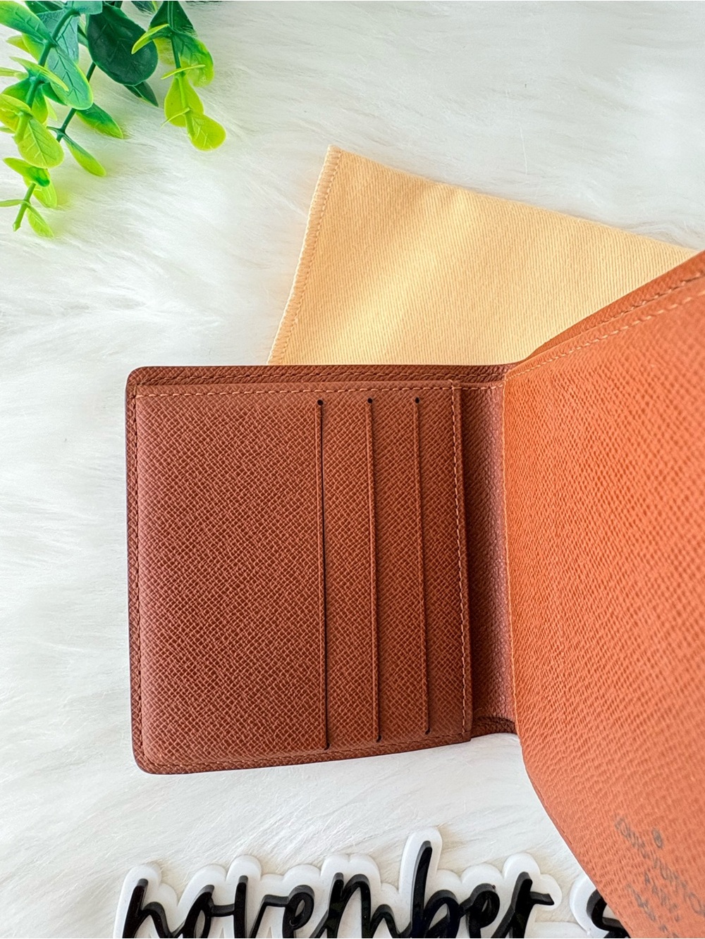 Louis Vuitton Monogram Canvas Men's Bifold Wallet - Picture 7 of 14